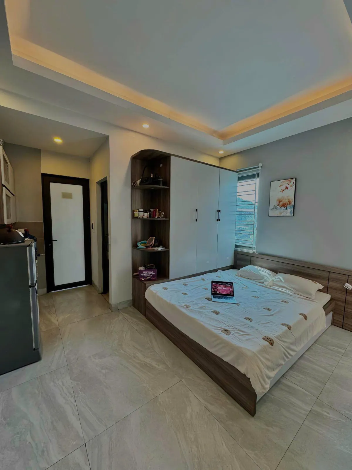 listing card gallery